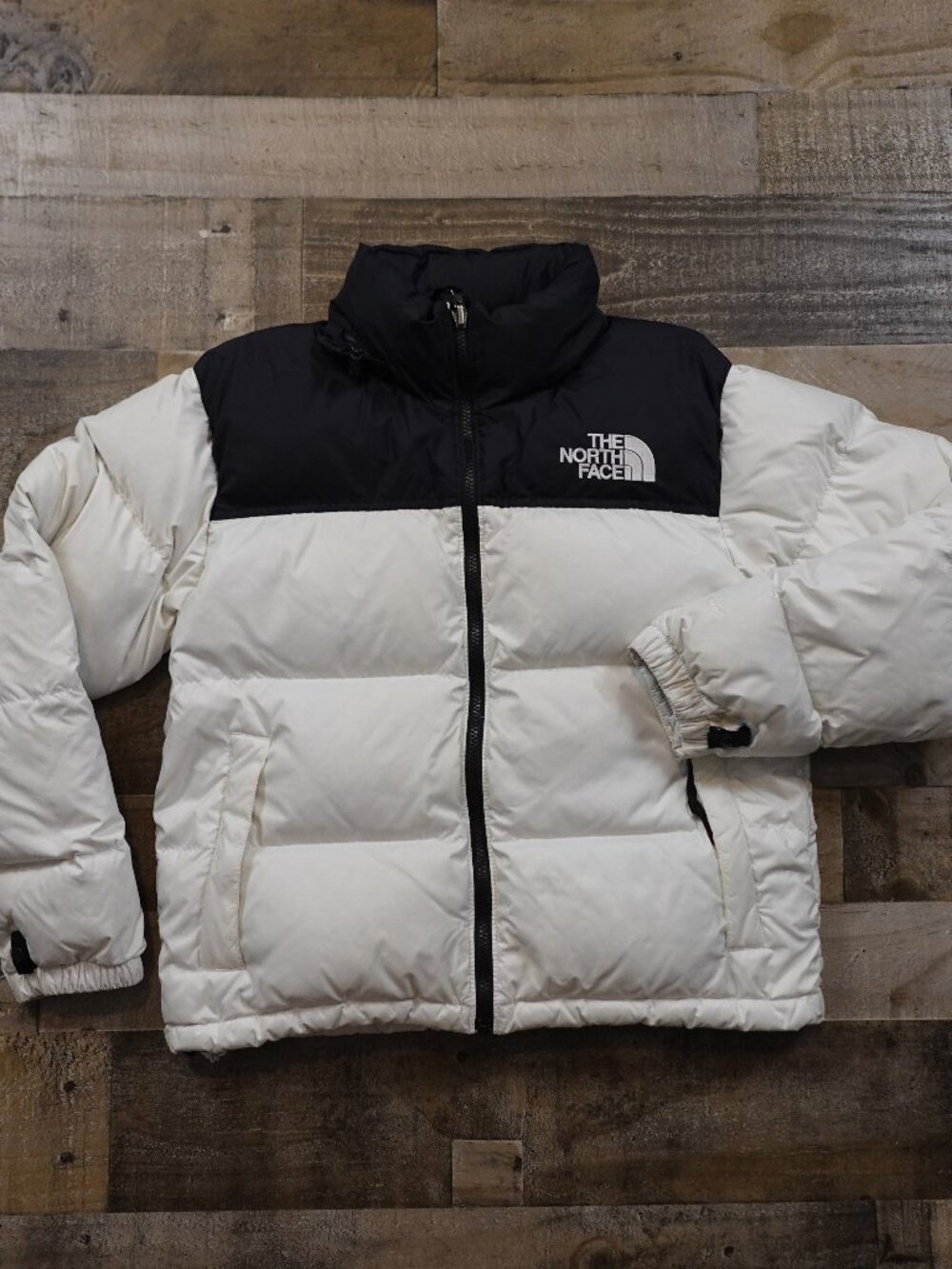 The North Face 1996 Retro Nuptse Jacket Women’s Medium White Black 700 Down